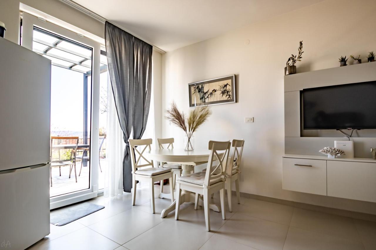Boutique La Perla Jacuzzi Appartement Murter Buitenkant foto