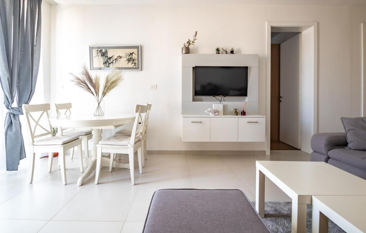 Boutique La Perla Jacuzzi Appartement Murter Buitenkant foto