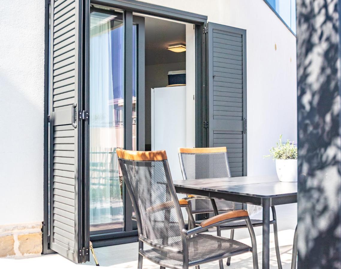 Boutique La Perla Jacuzzi Appartement Murter Buitenkant foto