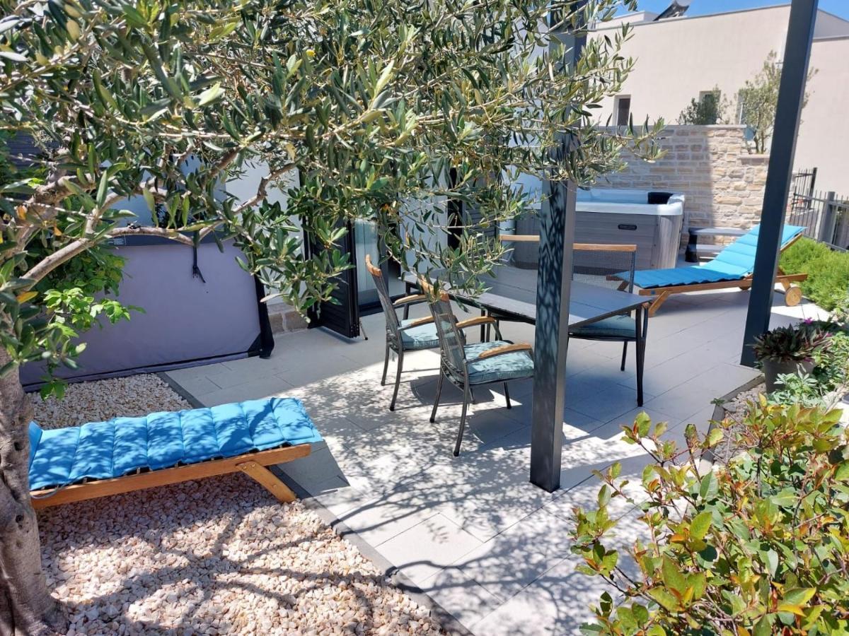Boutique La Perla Jacuzzi Appartement Murter Buitenkant foto